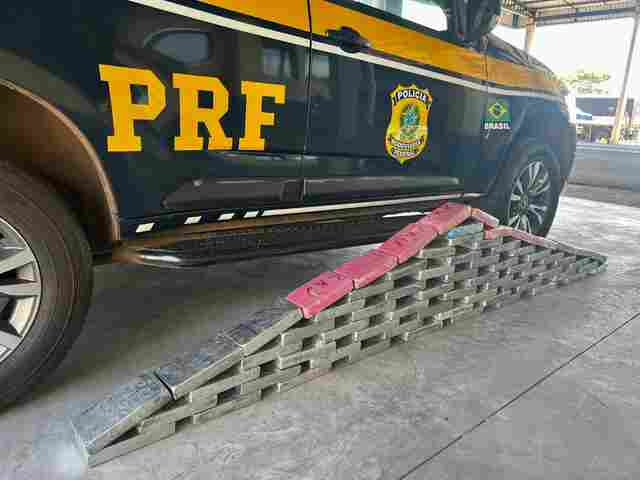 Motorista de carreta é preso com mais de 70 quilos de drogas em caminhão e diz que receberia R$ 30 mil pelo transporte