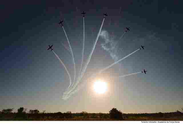 Esquadrilha da Fumaça retorna a Porto Velho durante comemoração dos 150 anos do pai da aviação