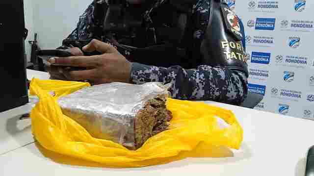 Traficante é preso com quase 1 kg de Skunk após perseguição na zona sul