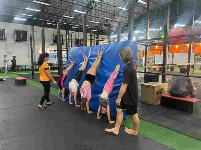 Podendo ser praticada em casa e ao ar livre, a Calistenia surge com alternativa para exercícios diários