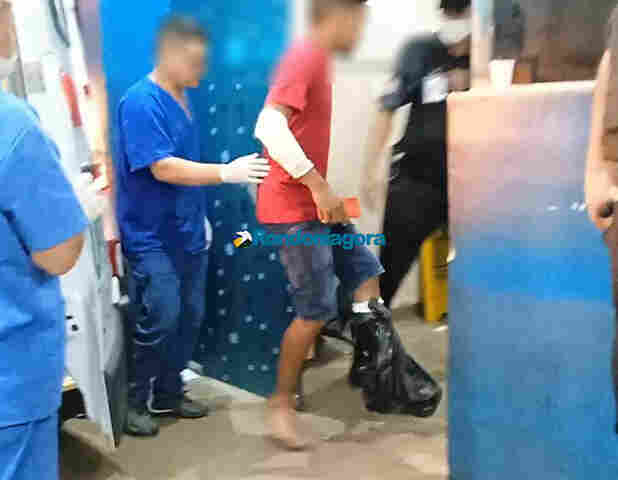 Jovem também é alvo de criminosos e fica ferido com tiro na perna