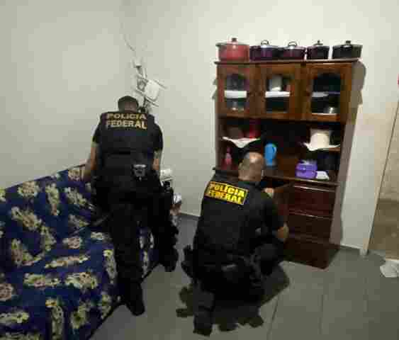 PF cumpre mandados em Ariquemes contra comércio de moedas falsas na Internet