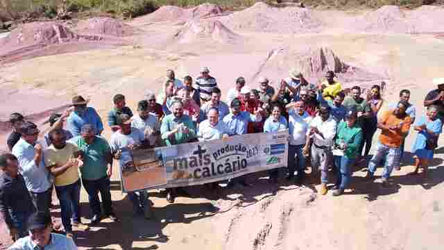 Cujubim recebe 576 toneladas de calcário do programa Mais Produção/Calcário financiado pelo ProLeite