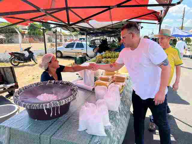 Deputado Ribeiro do Sinpol visita feirantes locais na capital
