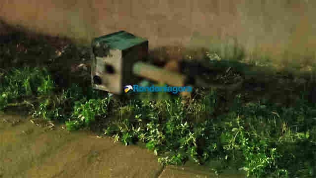 Idoso morre atingido por lixeira de concreto em frente de casa