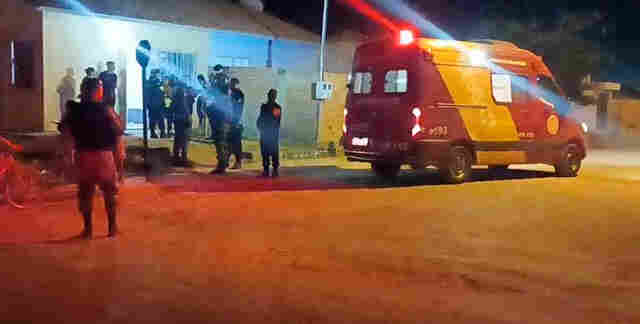 Jovem é assassinado em frente de casa