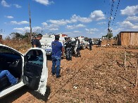 Prefeitura e PM desocupam área invadida do município, na estrada da Areia Branca, em Porto Velho