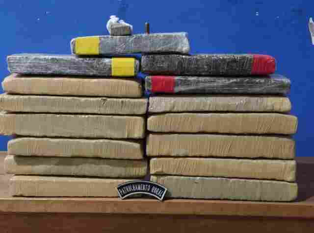 Homem é preso com mais de 12 kg de drogas e diz que estava pensando em deixar o tráfico