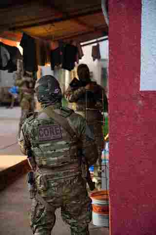 Megaoperação das polícias cumpre dezenas de mandados contra o crime organizado no Orgulho do Madeira