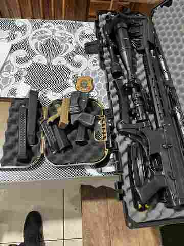 Fuzil e mais de 600 munições são apreendidas em operação que mira envolvidos em ataque a jornal