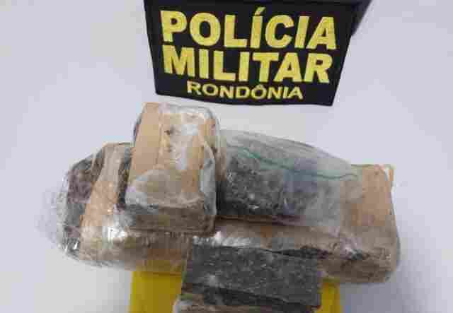 Após denúncias, PM flagra funcionários de frigorífico transportando drogas