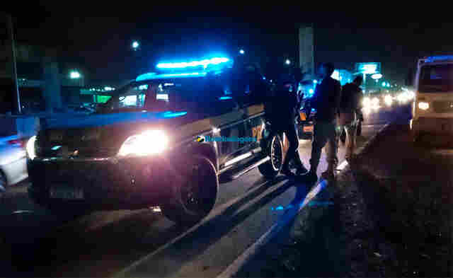 Idoso é atropelado na faixa de pedestres ao tentar acessar passarela recém construída