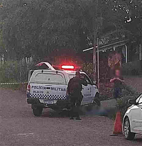 Homem atira no irmão, aponta arma para PM e acaba morto com tiro no olho