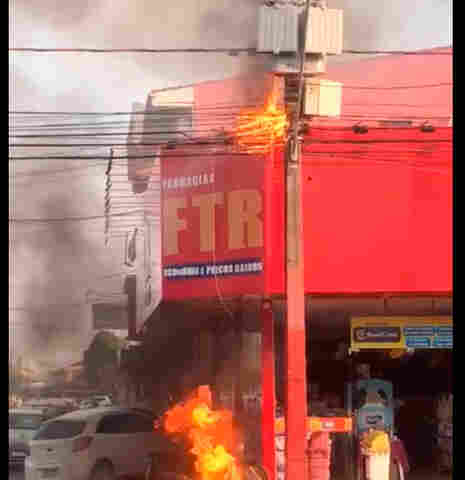 Vídeo: transformador pega fogo na zona sul de Porto Velho e deixa populares em pânico