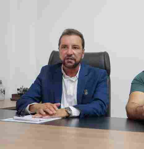 Prefeito anuncia complemento do vencimento do piso aos professores do município