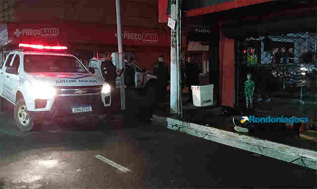 Homem é esfaqueado na região central da capital após confusão em bar