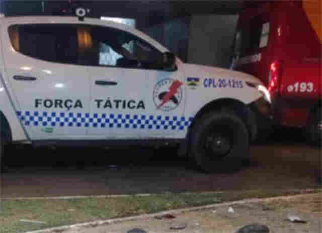 Homem é esfaqueado no meio da rua, em Porto Velho