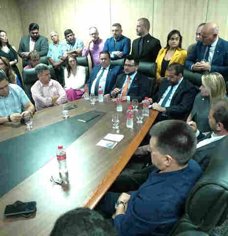 Prefeitos fazem pressão por novo Refis, mas parlamentar pede vistas e frustra gestores