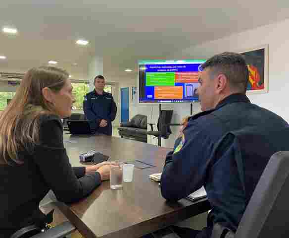 Deputada Lebrinha conhece ações da PM no combate à violência contra mulher
