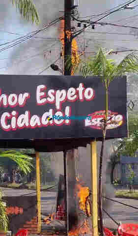 Vídeo: fiação pega fogo em poste na avenida Guaporé