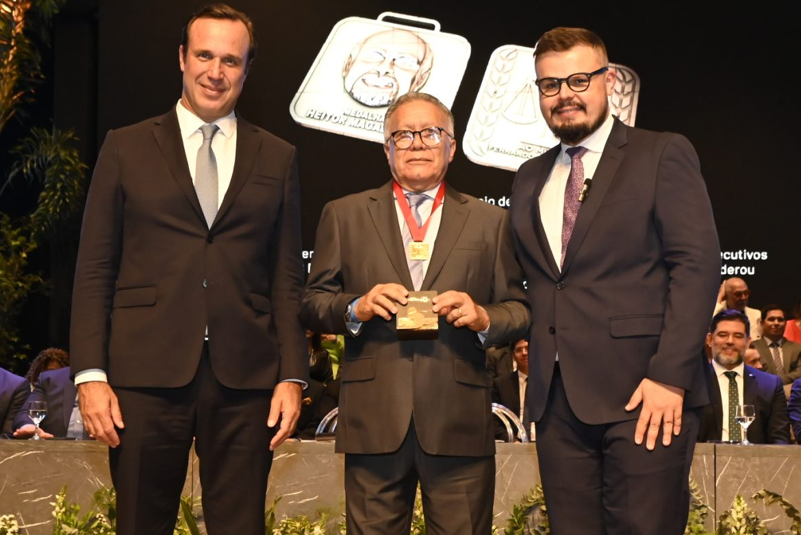 Conselheiro Federal Fernando Maia é agraciado com a medalha Heitor Magalhães, a maior honraria da OAB Rondônia