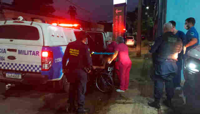 Mulher é baleada pelo patrão do ex-marido durante confusão no bairro Teixeirão