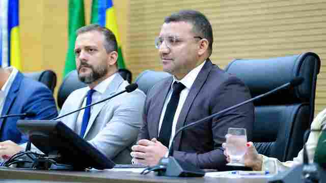 Deputado Ribeiro requer voto de louvor à profissionais da saúde