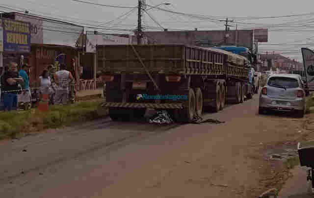 Mulher morre esmagada por caminhão após desviar de carro em Porto Velho