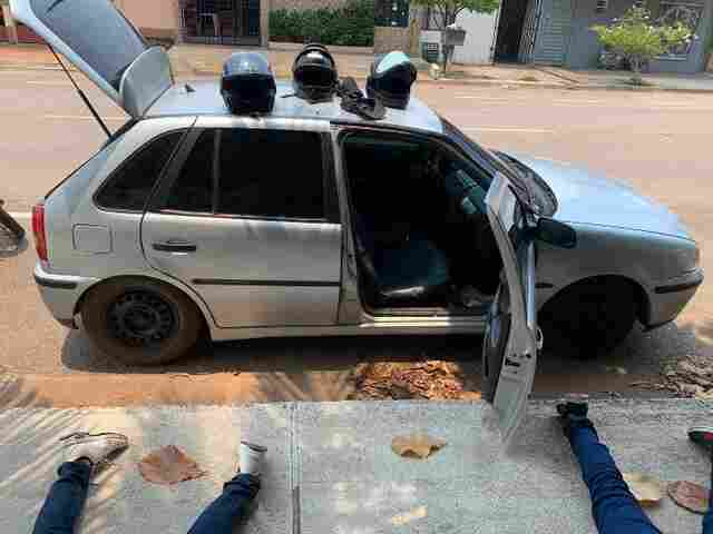 PM age rápido e prende criminosos que aguardavam empresário próximo a banco