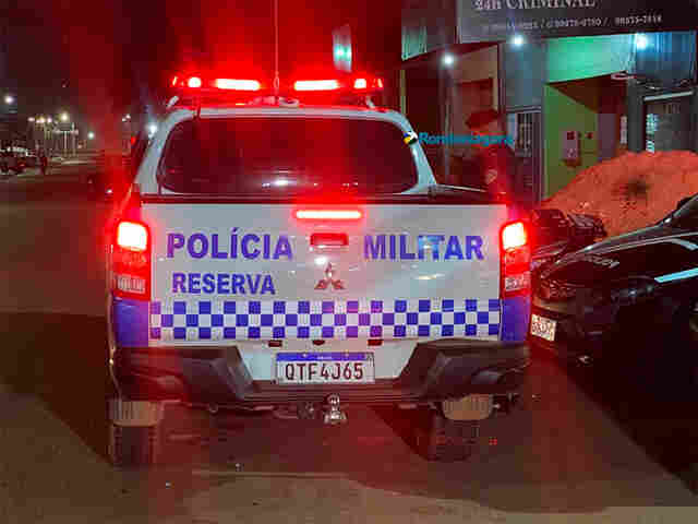 Após bebedeira de 13 horas, jovem é atacada pelo marido ciumento com socos, chutes e golpe de picareta