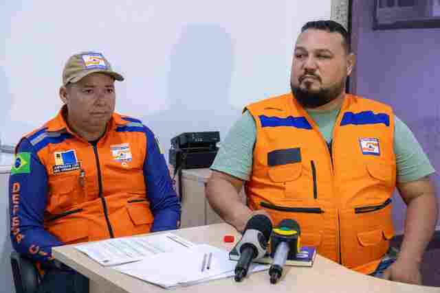 Defesa Civil Municipal distribui água potável para cerca de 700 famílias ribeirinhas