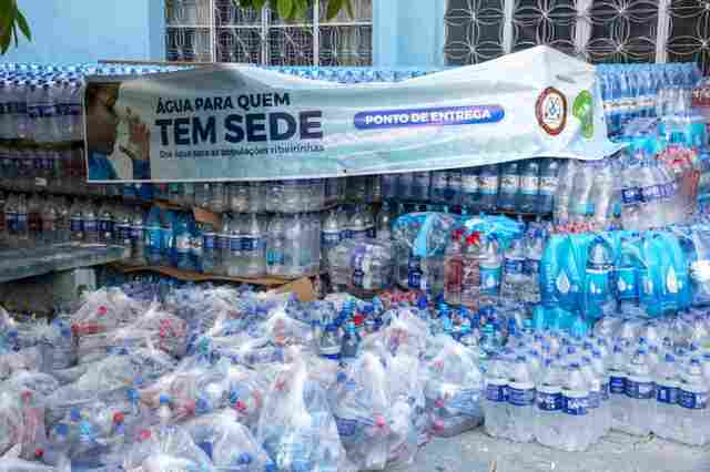 Prefeitura recebe 40 mil litros de água mineral para distribuir às famílias ribeirinhas
