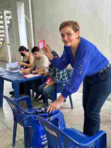 Eleição no Sintero: candidata da Chapa 2, Dioneida Castoldi vota na Sede Administrativa em Porto Velho