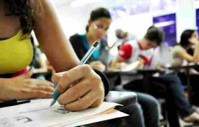 Redação do Enem aborda mulheres e invisibilidade do trabalho de cuidar