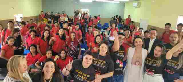 Acadêmicos do 9ª período de Direito levam conhecimento jurídico e motivacional à escola estadual