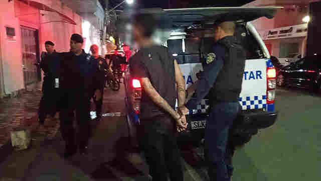 Ladrão que agia próximo a academia é preso ao tentar roubar mais uma vez; esposa ajudava