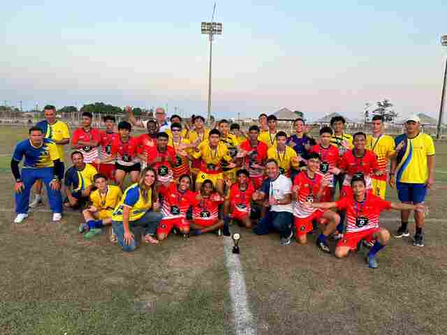Amistoso promove integração entre escolinhas de futebol do Programa Talentos do Futuro