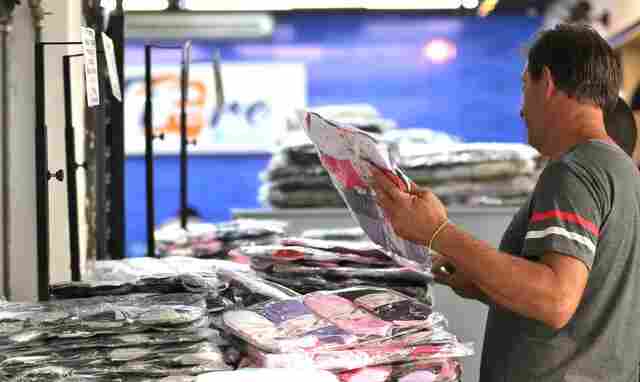 Trabalho no comércio em feriados passa a exigir convenção coletiva
