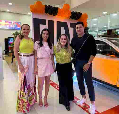 Black solidária: influenciadores ficam confinados no novo Fastback Abarth