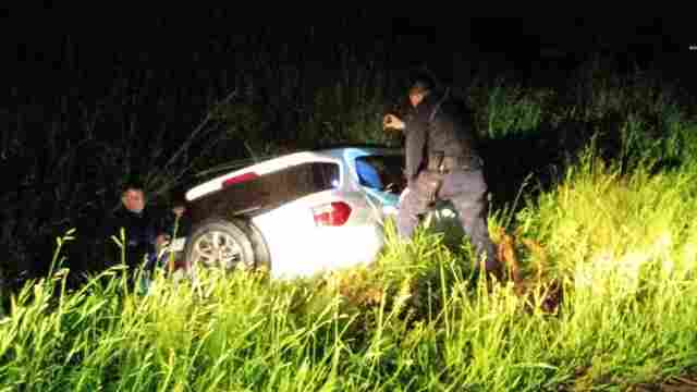 Bando rende família e foge com carro; PM recupera veículo após perseguição