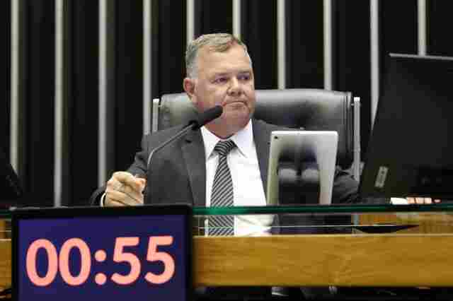 Mosquini articula derrubada do marco temporal