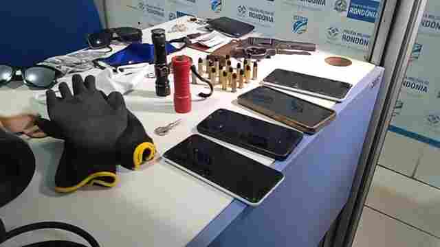 PM prende apenado armado com tornozeleira desligada; foragido também é preso