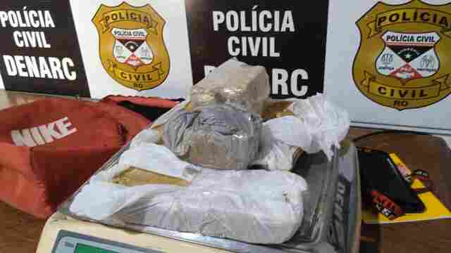 Denarc prende traficantes peruanos com quase 4 kg de cocaína próximo da rodoviária em Porto Velho