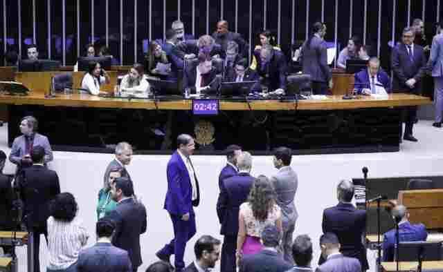 Congresso aprova Orçamento de 2024 com R$ 4,9 bilhões para o fundo eleitoral
