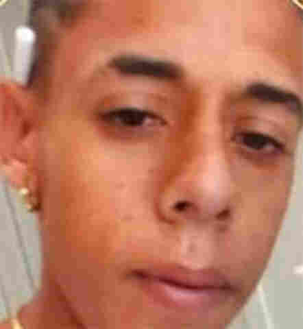 Jovem é assassinado a tiros em frente de casa