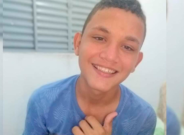 Jovem é executado com tiros na cabeça na frente do pai cadeirante