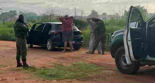 Forças policiais apreendem metralhadora durante abordagem em Guajará-Mirim
