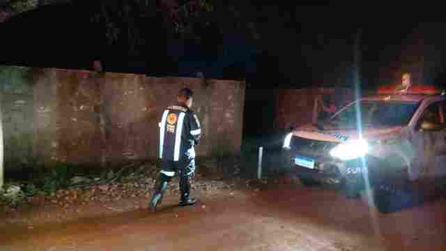 Homem é assassinado com vários tiros em terreno baldio, na zona leste da capital