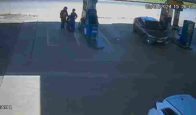 Criminosos assaltam postos de combustíveis e levam cerca de R$ 1.200,00