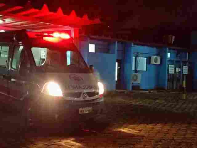 Mulher é agredida a facadas pela ex-companheira durante bebedeira